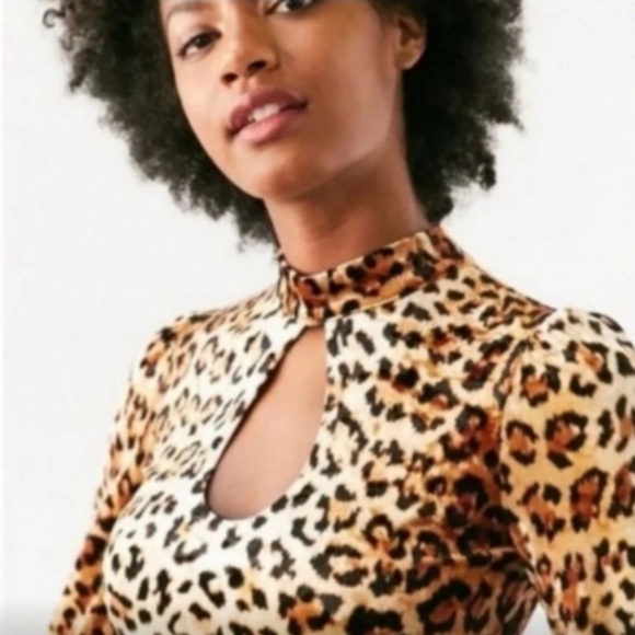 NWOT Urban Outfitters Silence + Noise Crushed Velvet Leopard Print Keyhole Dress - Picture 2 of 12